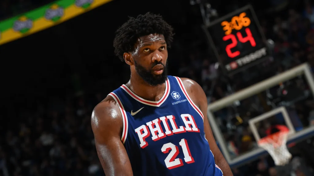 Chấn thương của Embiid khiến 76ers sớm dừng bước