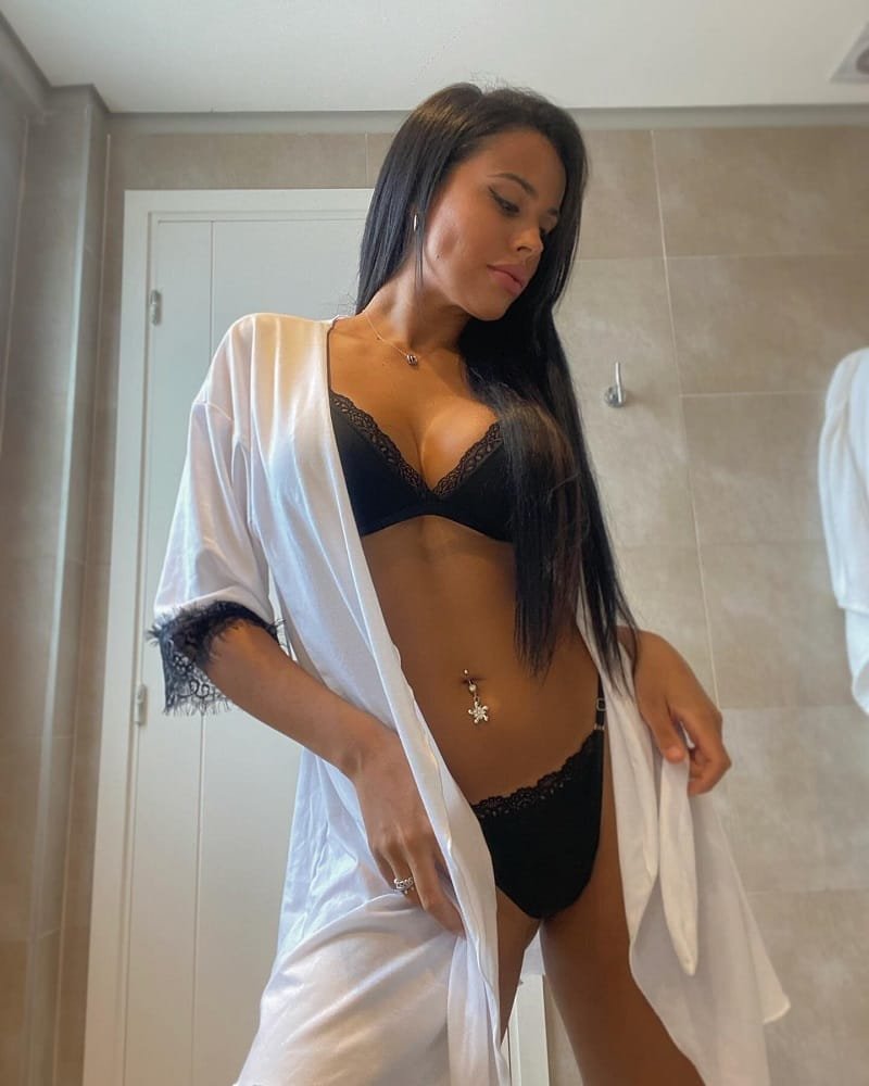 Araceli Torrado khoe dáng