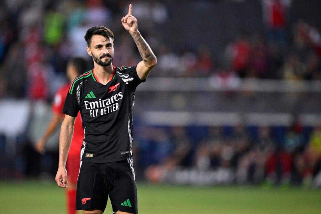 Vieira quyết định tạm chia tay Arsenal để tìm lại phong độ 