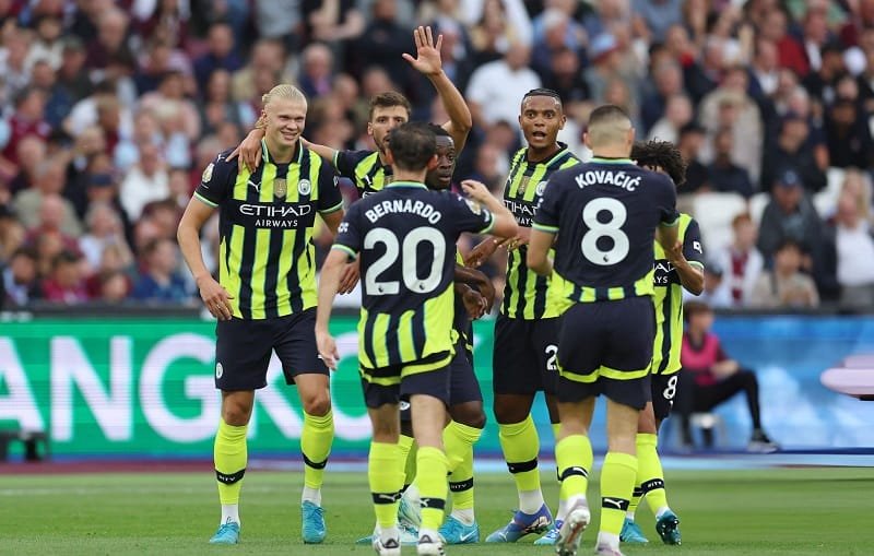 Man City có lịch thi đấu dày đặc ở mùa này.