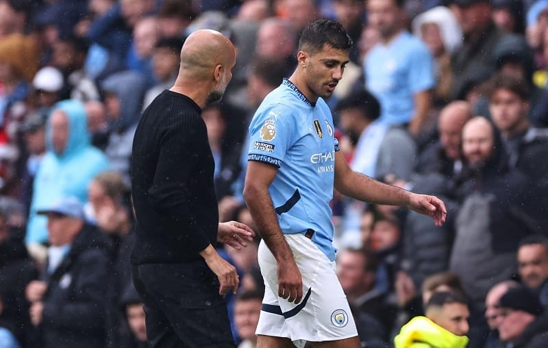 Rodri sẽ phải rời xa sân cỏ từ 8 đến 9 tháng.