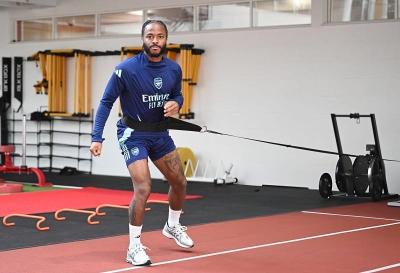 Sterling gia nhập Arsenal theo dạng cho mượn từ Chelsea.