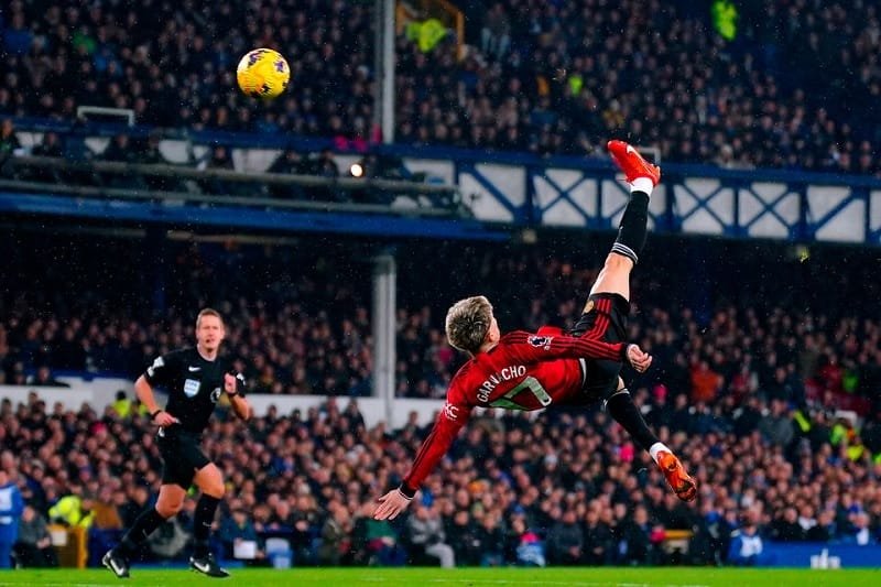 Garnacho lập siêu phẩm trước Everton
