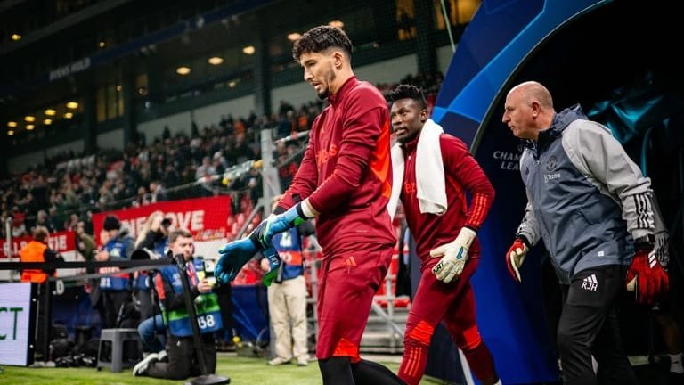 Altay Bayindir vẫn luôn nỗ lực để ra sân cho Man United