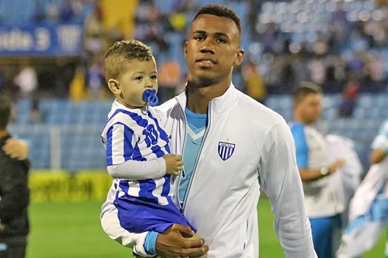 Gabriel bắt đầu sự nghiệp tại Avai