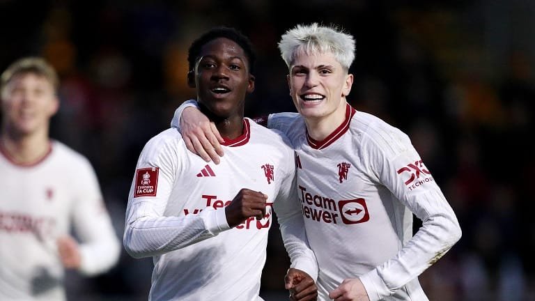 Garnacho và Mainoo khó có thể giành giải Cầu thủ trẻ xuất sắc nhất thế giới