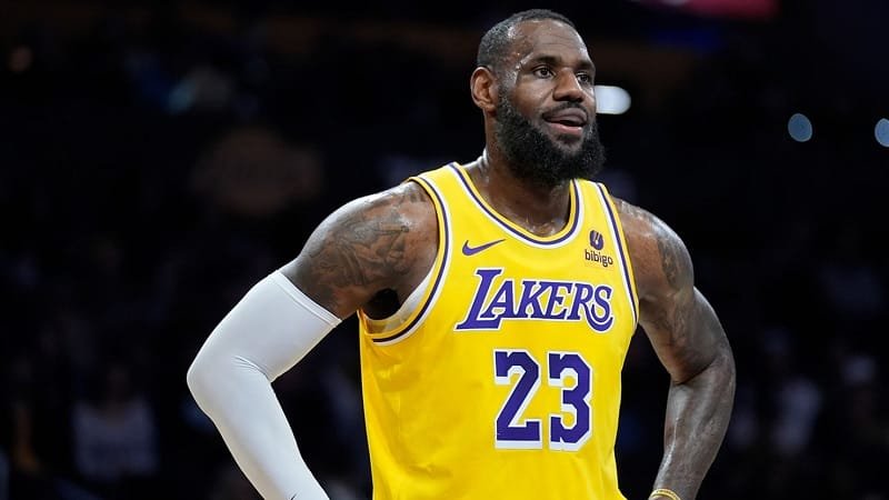 LeBron James vẫn là trụ cột của Lakers dù sắp 40 tuổi