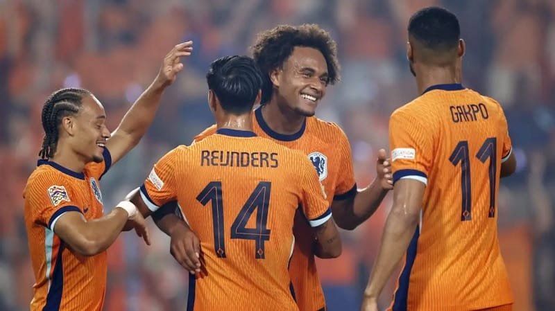 Hà Lan ra quân suôn sẻ