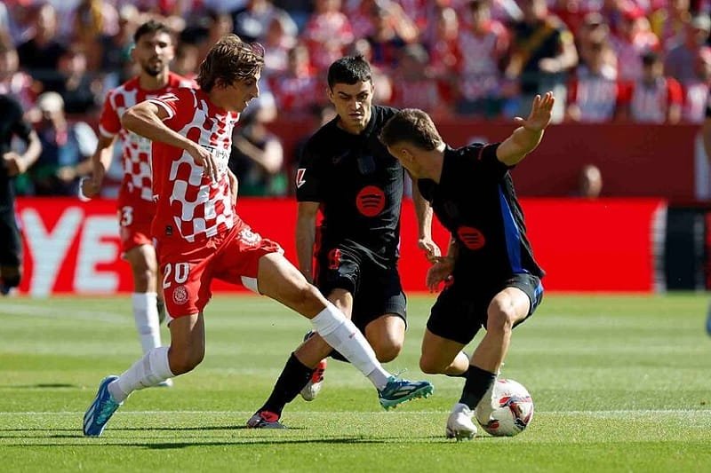 Girona bước vào trận gặp PSG với thất bại trước Barcelona