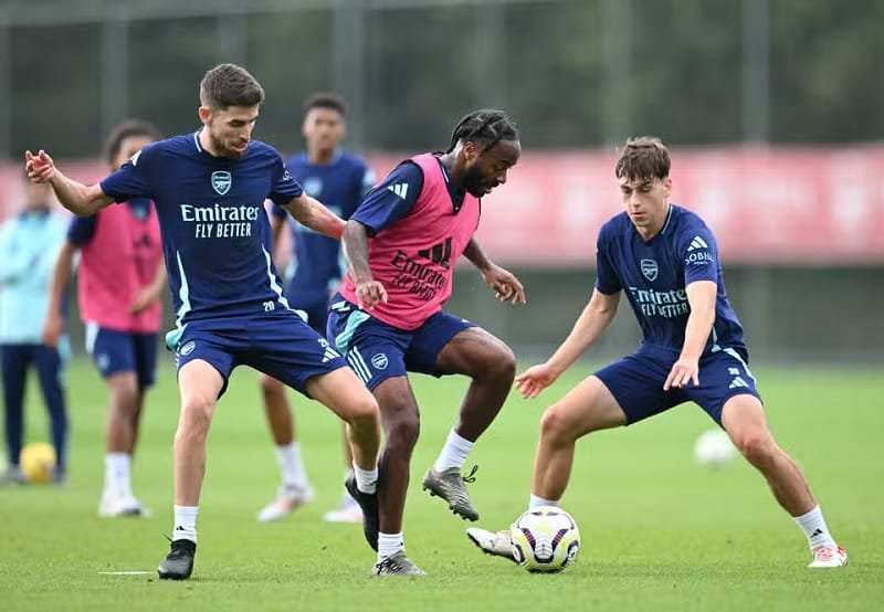 Jorginho ủng hộ Sterling