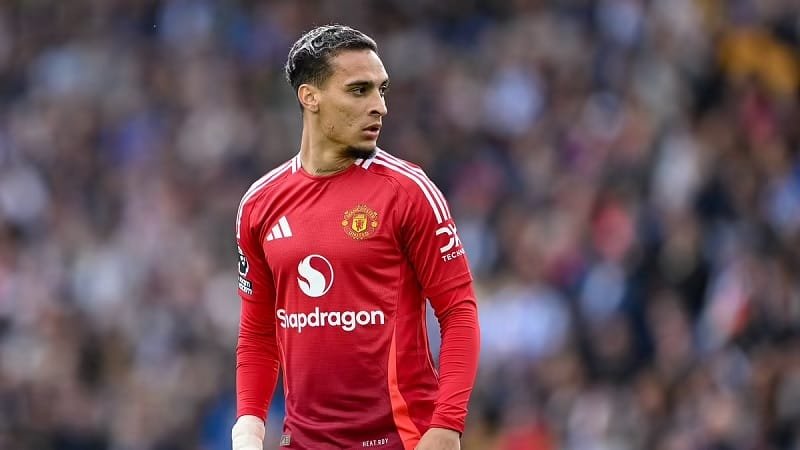 Antony gặp khó khăn