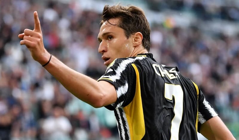 Từ vị thế trụ cột của đội bóng, Chiesa trở thành kẻ bị Juventus ruồng bỏ.