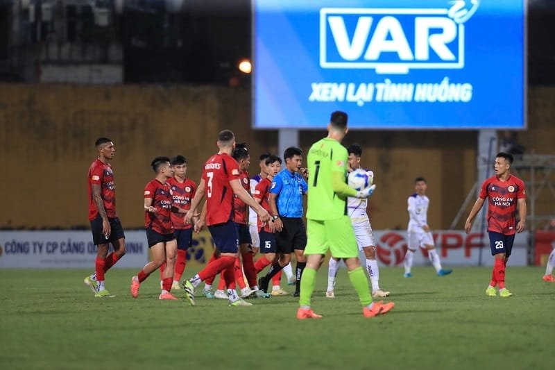 Hà Nội và CAHN chia điểm (Ảnh: Minh Tú)