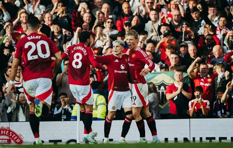 Man United ngược dòng thành công trước Brentford