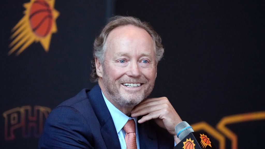 HLV Mike Budenholzer có thể giúp Suns nâng cao thành tích