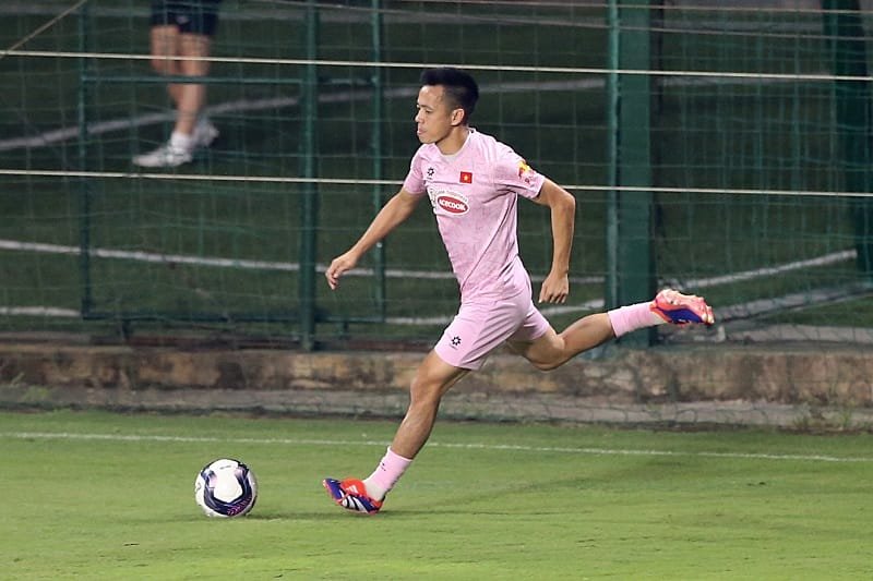 Văn Quyết được HLV Kim Sang-sik triệu tập trở lại ĐT Việt Nam (Ảnh: Hoàng Tùng).