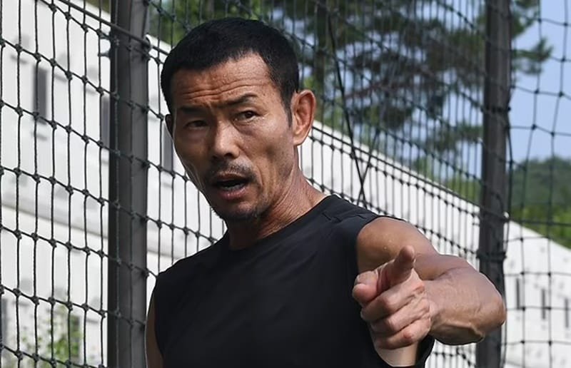 Son Woong-jung đã bị phạt tiền.