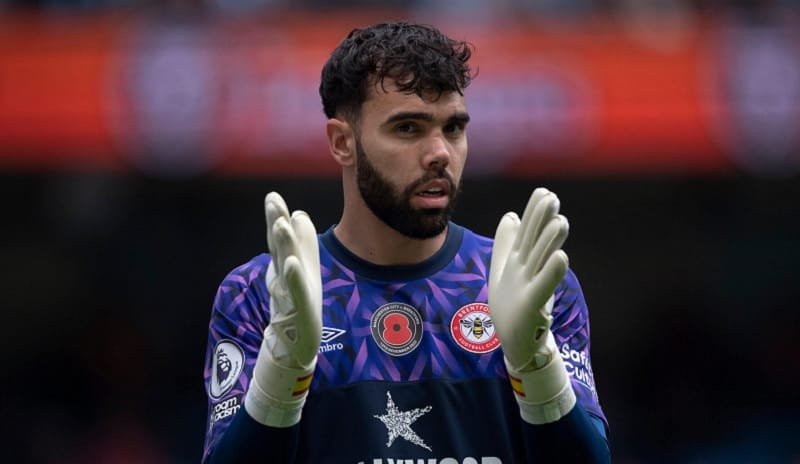 Raya trong màu áo Brentford