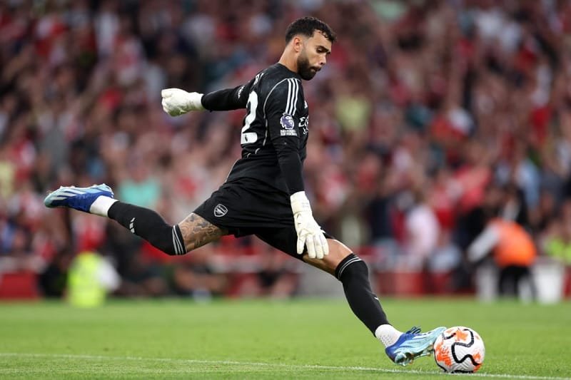 Raya là một thủ môn quét