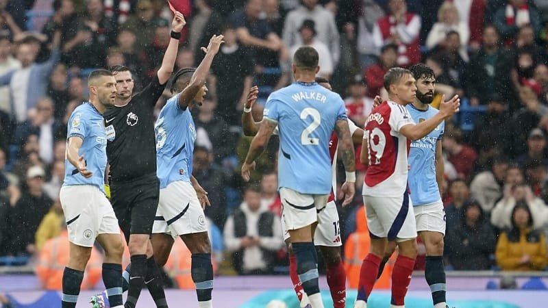 Leandro Trossard "đi tắm sớm"