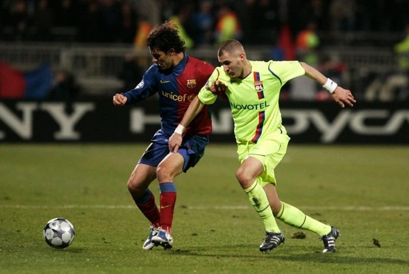 Benzema có cơ hội học hỏi nhiều đàn anh xuất sắc khi chơi bóng tại Lyon.