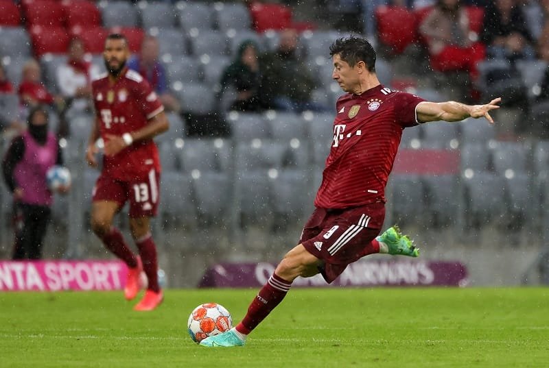 Lewandowski không mất nhiều thời gian để hủy diệt giải đấu cùng Bayern.