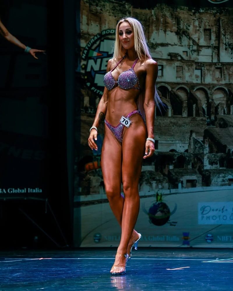 Eleonora tham gia thi thể hình