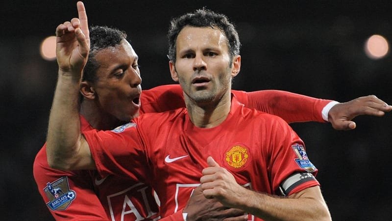 Giggs và Nani liên tục làm khổ hàng phòng ngự đối thủ