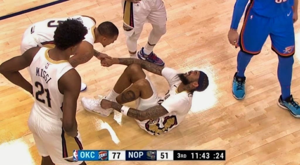 Ingram tiếp đất sai tư thế