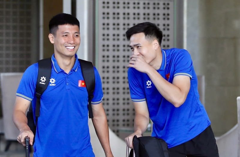 Bùi Tiến Dũng (trái) tự tin Việt Nam sẽ hóa giải được các cú ném biên của Indonesia (Ảnh: VFF).