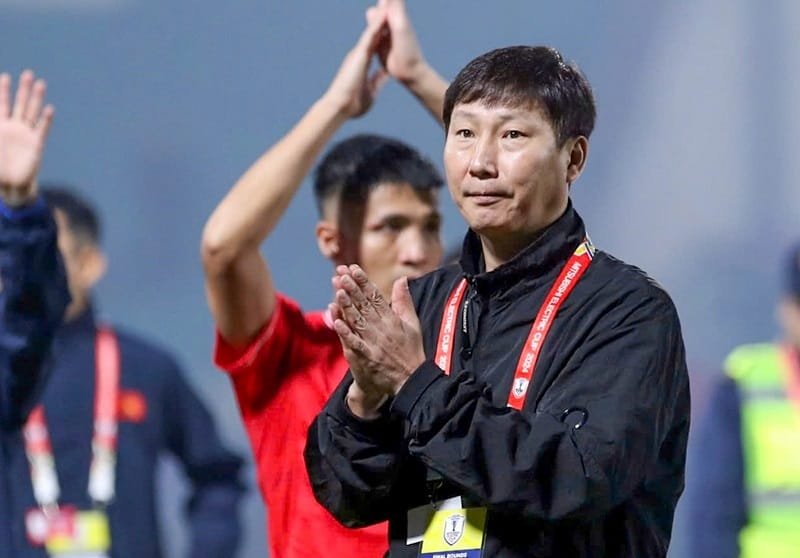 HLV Kim Sang-sik hài lòng với màn trình diễn của các học trò (Ảnh: VFF).