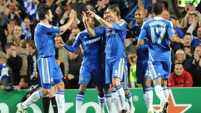 Chelsea về nhất bảng