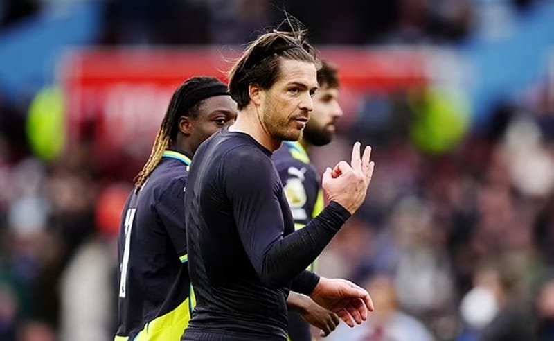 Grealish đáp trả những chỉ trích.