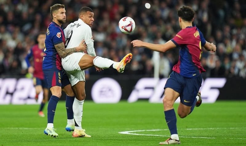 Barcelona là một trong những đội bóng chơi bẫy việt vị hay nhất thế giới lúc này.