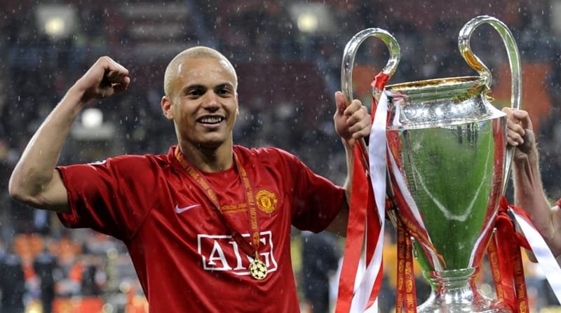 Wes Brown chơi cực ổn định