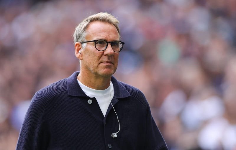 Paul Merson cho rằng Arsenal đã dâng chức vô địch cho Liverpool.