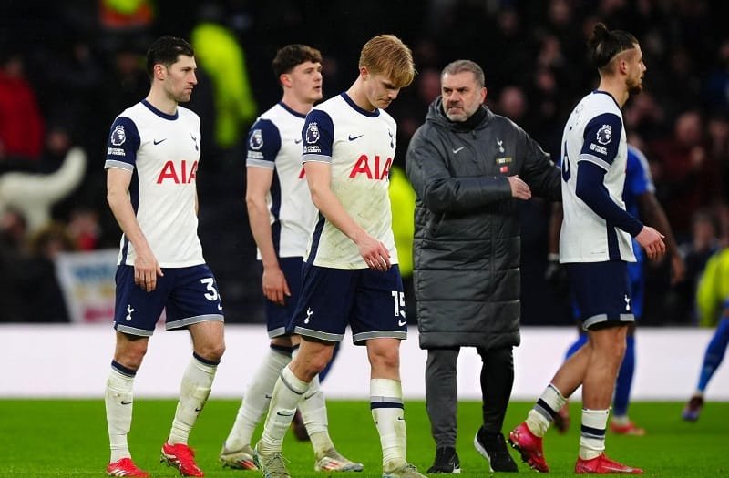 Tottenham đang lâm vào khủng hoảng.