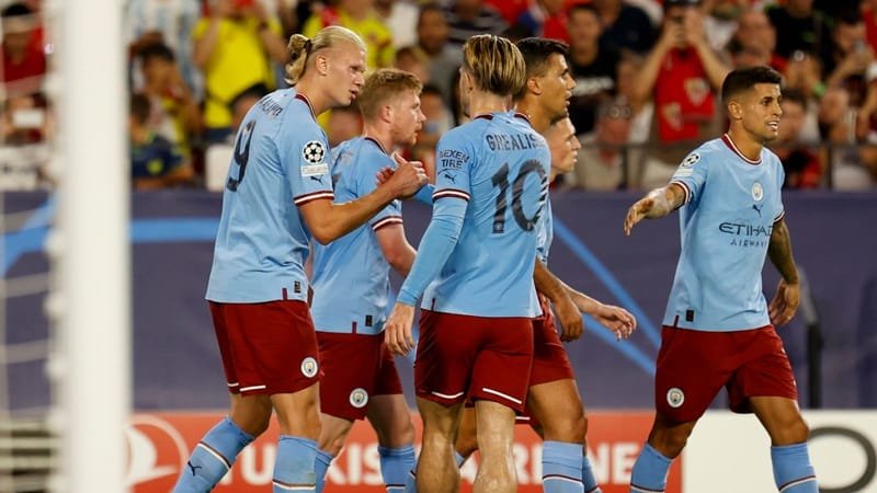 Man City bất bại ở vòng bảng