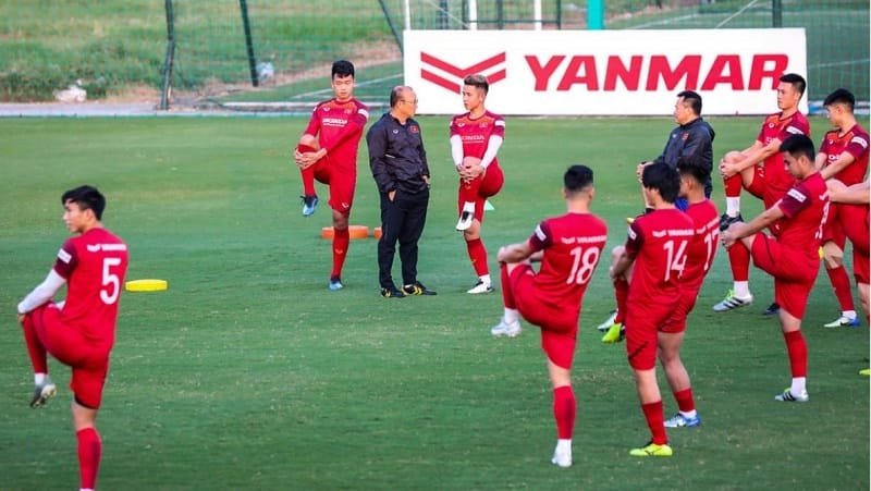 Trước khi thi đấu, cần khởi động thật kỹ