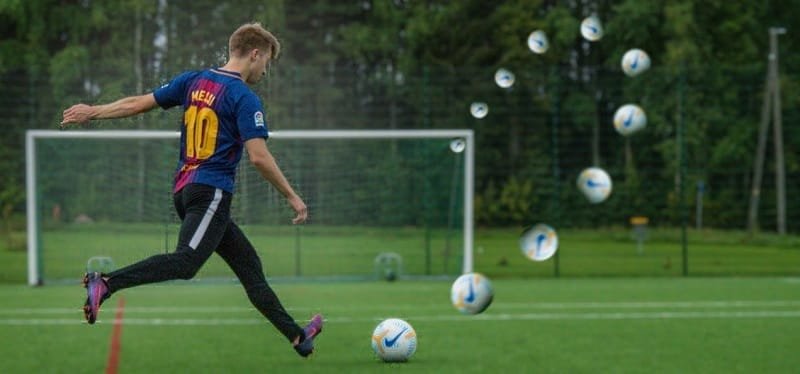 Kỹ thuật bóng đá: Sút bằng má trong