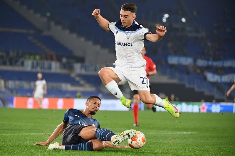 Kỹ năng xoạc bóng là thiết yếu với các hậu vệ