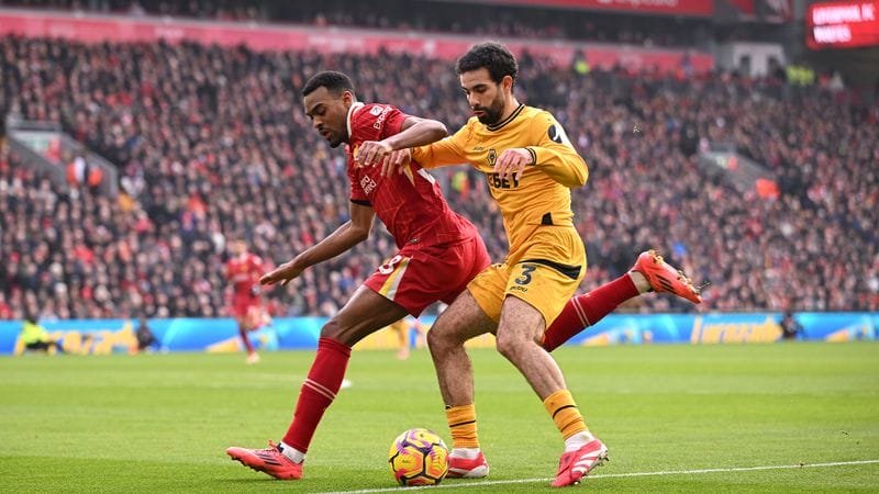 The Kop không có nổi cú sút nào trong hiệp 2 trước Wolves