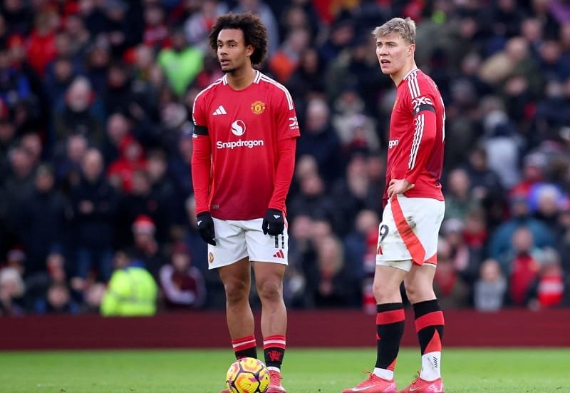 Hojlund và Zirkzee chưa thể đáp ứng được kỳ vọng của người hâm mộ.