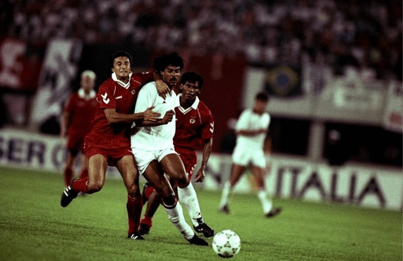 Milan hạ Benfica ở chung kết