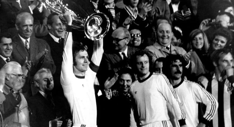 Bayern lên ngôi lần đầu tiên vào năm 1974