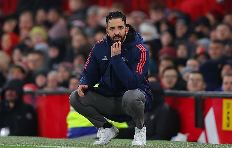 HLV Amorim phạt Garnacho mua đồ ăn cho cả đội.